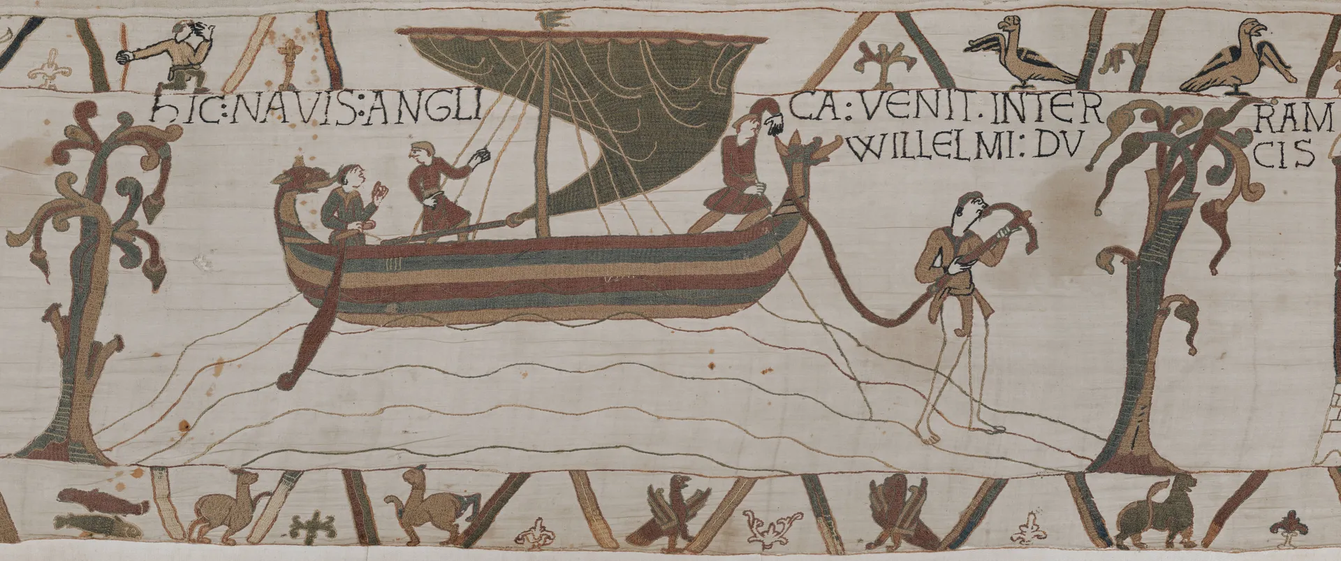 Scène 34 de la Tapisserie de Bayeux : un navire normand traverse la Manche